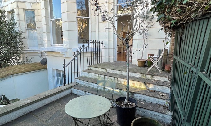 Pembridge Apartment | Most stylish Notting Hill apartment with private patio next to Portobello Rd