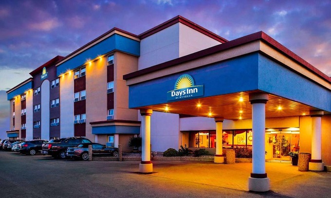 Camrose Hotel | Motel ∙ 127 guests
