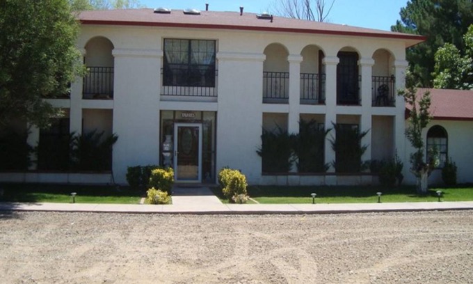 Boles Acres House | Motel ∙ 2 guests