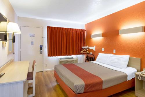 Canyon Acres Hotel | Motel 6 Albuquerque Northeast