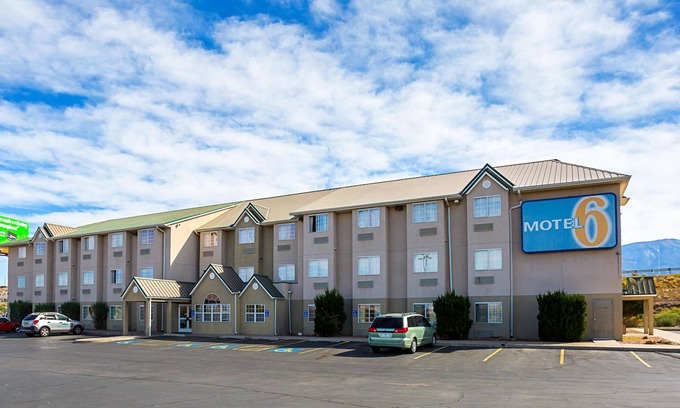 Bernalillo Hotel | Motel 6 Bernalillo, NM