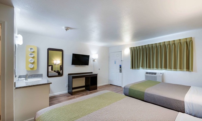 Burlington Hotel | Motel 6 Burlington, WA