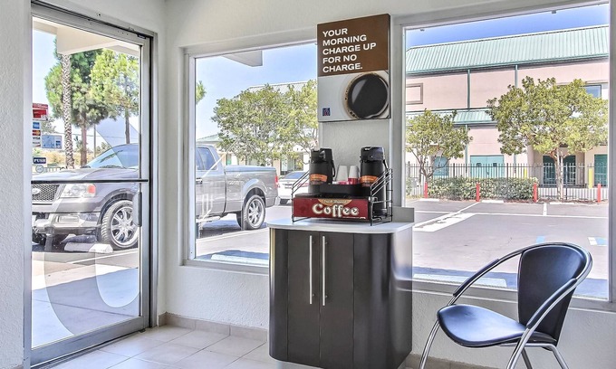 Campbell Hotel | Motel 6 Campbell, CA - San Jose