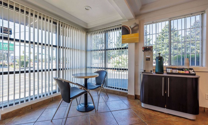 Canby Hotel | Motel 6 Canby, OR