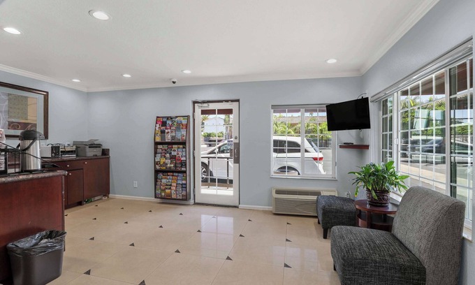 Olde Carlsbad Hotel | Motel 6 Carlsbad, CA - North