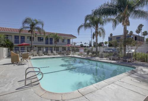 Corona Hotel | Motel 6-Corona, CA