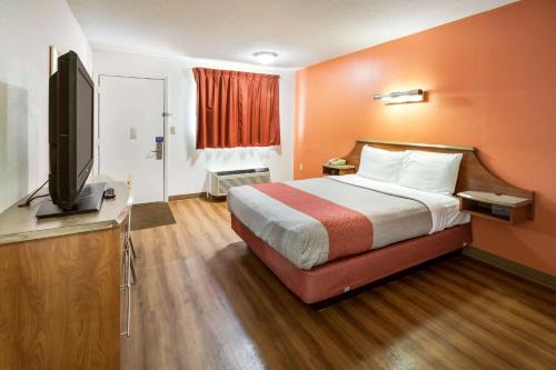 Dayton Hotel | Motel 6-Dayton, OH - Englewood