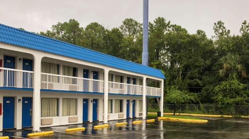 Daytona Beach Hotel | Motel 6-Daytona Beach, FL - Speedway