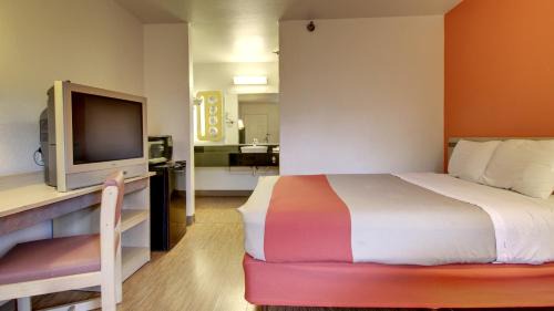Berwick Hotel | Motel 6-Des Moines, IA - North