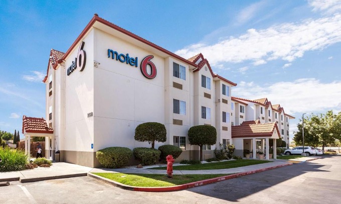 Dixon Hotel | Motel 6-Dixon, CA