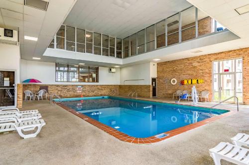 Creston Hotel | Motel 6-Grand Rapids, MI - Northeast
