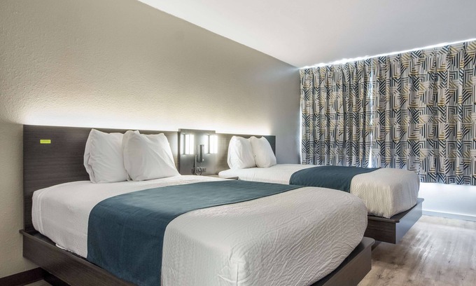 Groves Hotel | Motel 6 Groves, TX