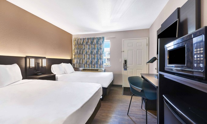 Totem Lake Hotel | Motel 6 Kirkland, WA - North Kirkland