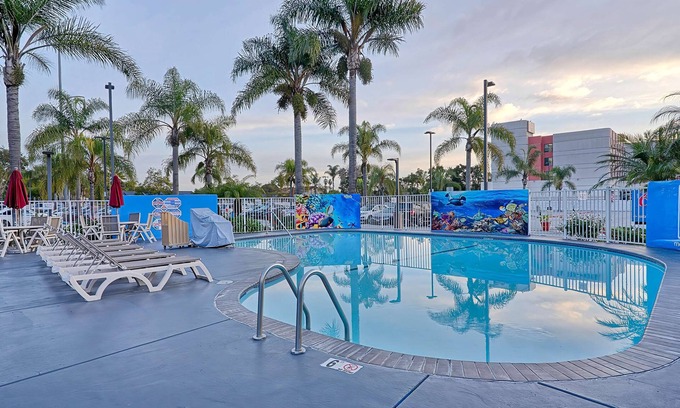 Inglewood Hotel | Motel 6 Los Angeles, CA - Los Angeles - LAX