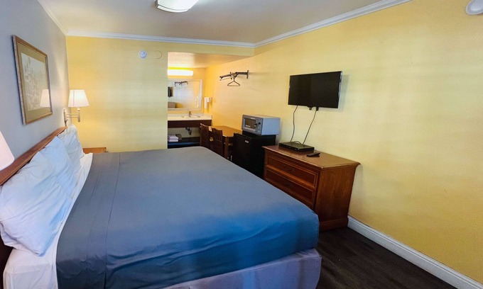 Russian Hill Hotel | Motel 6 San Francisco, CA - Fisherman's Wharf
