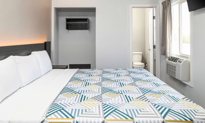 Central San Pedro Hotel | Motel 6 San Pedro, CA – Port Of Los Angeles
