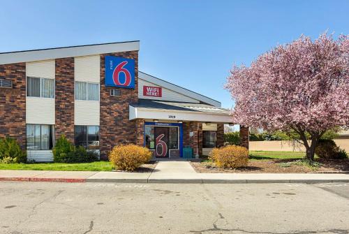 Spokane Valley Hotel | Motel 6-Spokane, WA - East