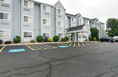 Sycamore Hotel | Motel 6-Sycamore, IL