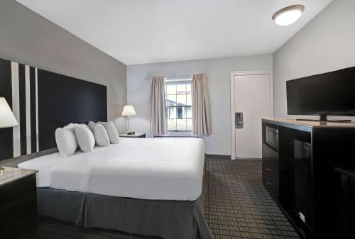 Washington Hotel | Motel 6 Washington, PA