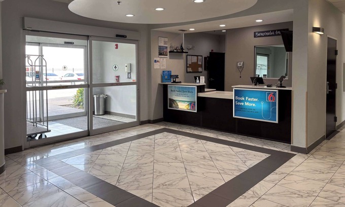 Weslaco Hotel | Motel 6 Weslaco, TX