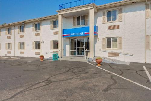 Wichita Hotel | Motel 6-Wichita, KS