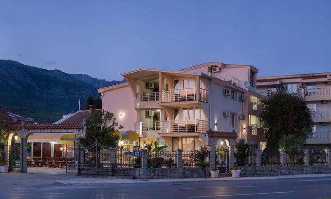 Zeljeznica House | Motel ∙ 8 guests