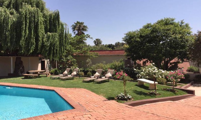 Sandown House | Motel ∙ 8 guests