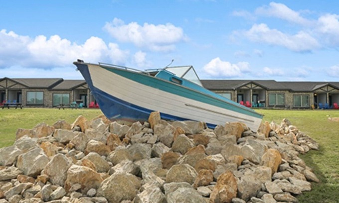 Graford Hotel | MotorBoat Inn Suite 1 Pet Friendly