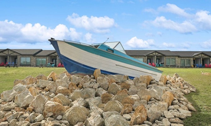 Graford Hotel | MotorBoat Inn Suite 15