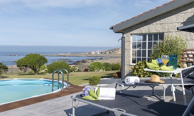 Oia Villa | Mougás House (258), facing the sea in Baiona