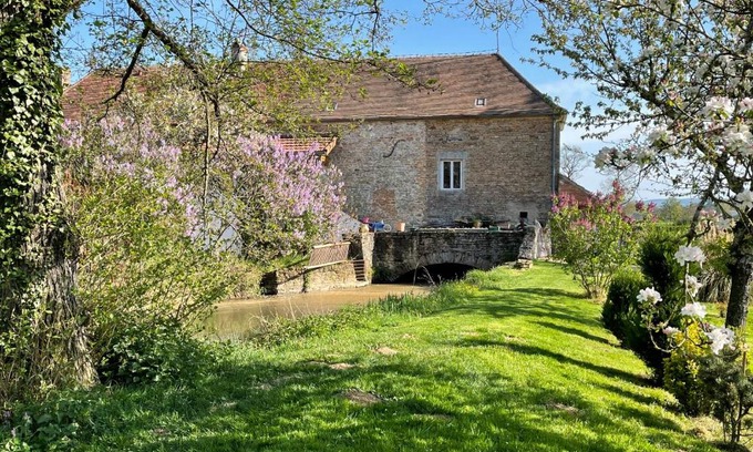 Sigy-le-Chatel Bed & Breakfast | Moulin de Pras