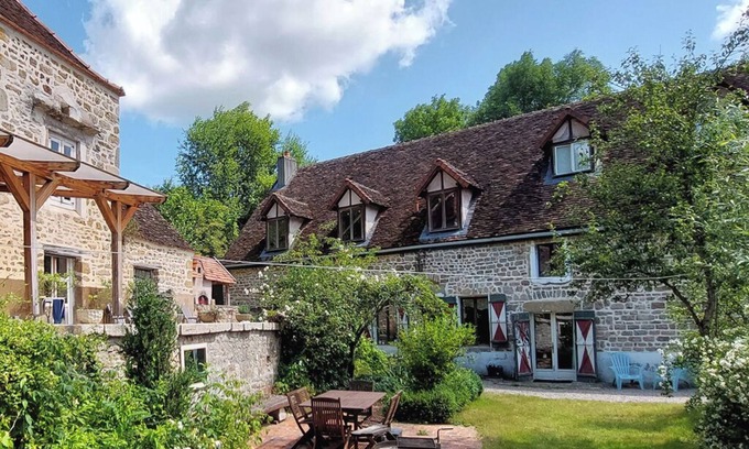 Saint-Prix-les-Arnay Apartment | Moulin Fouché | The Mill | Spacious gîte with three terraces near a nice lake