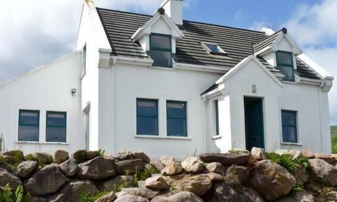 Cloghane Cottage | MOUNT BRANDON COTTAGE, family friendly in Cloghane, County Kerry