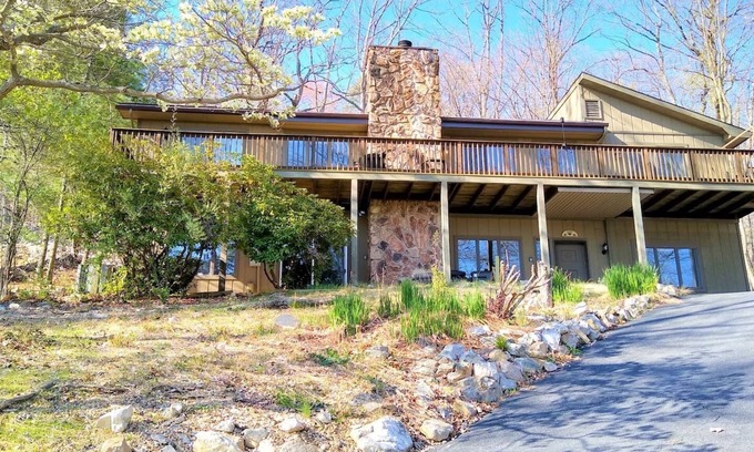 Massanutten House | Mount Chipmunk w/Hot Tub & Amazing View of Massanutten Resort