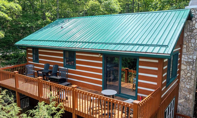West Jefferson Cabin | Mount Jefferson Vistas Available Labor Day Weekend!