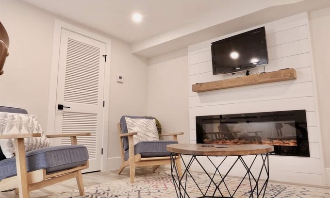 Mount Pleasant Apartment | Mount Pleasant Surprise! Kid & Family Friendly!