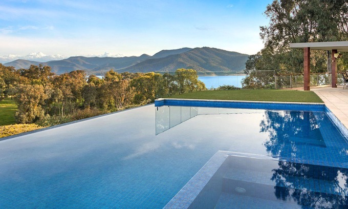 Mountain Bay House | Mountain Bay Retreat near Goughs Bay Sleeps 10