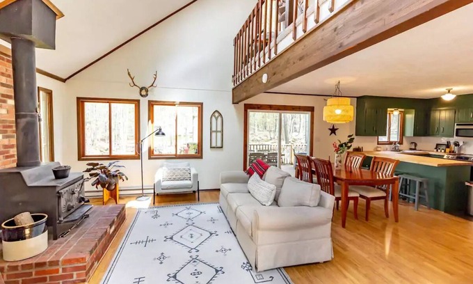 Gouldsboro Cabin | Mountain Cabin in Pocono Resort