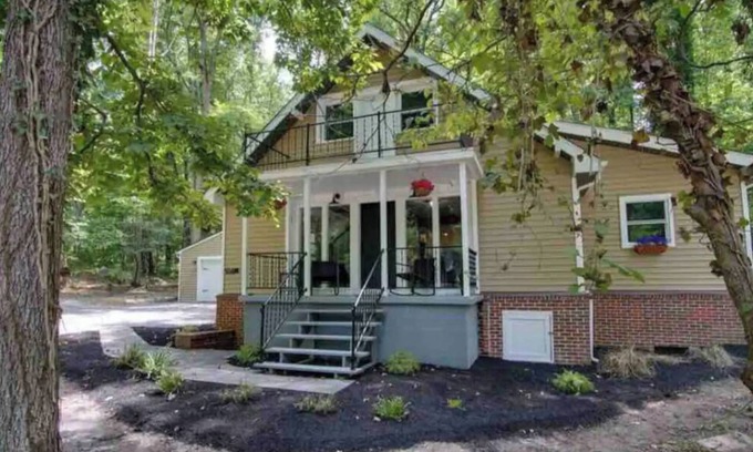 Kabletown Cabin | Mountain Cabin in the Woods, Near Wineries & More!