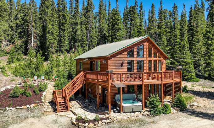 Valley of the Sun House | Mountain Chalet on 5 acres near Breck🏔️Hot Tub♨️A Home away from Home🏡$0 Cleaning fee