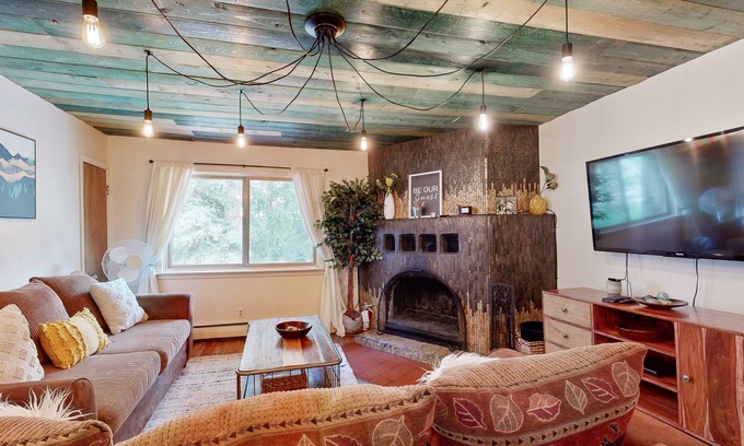 Arroyo Seco Condo | Mountain condo with fireplace - short drive to Arroyo Seco & Taos Ski Valley