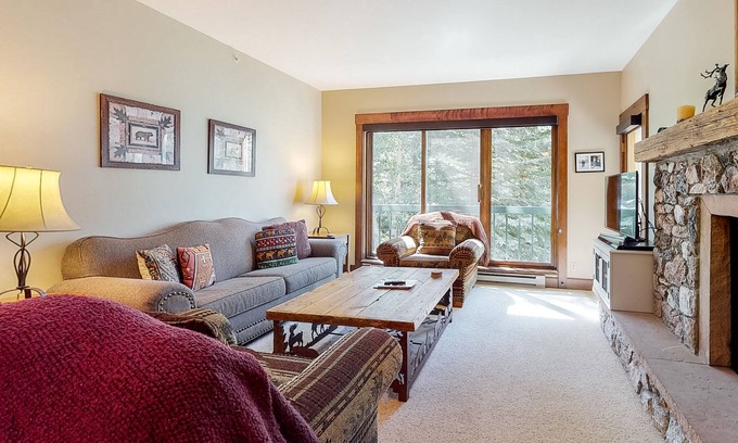 Beaver Creek Condo | Mountain condo w/ ski-in/out access, fireplace, WiFi, W/D & shared pool/hot tub!