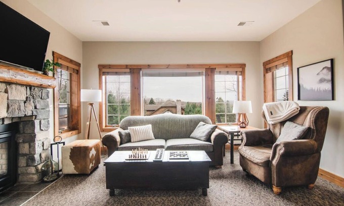 Boyne Falls House | Mountain Creekside: Hot Tub: Golf