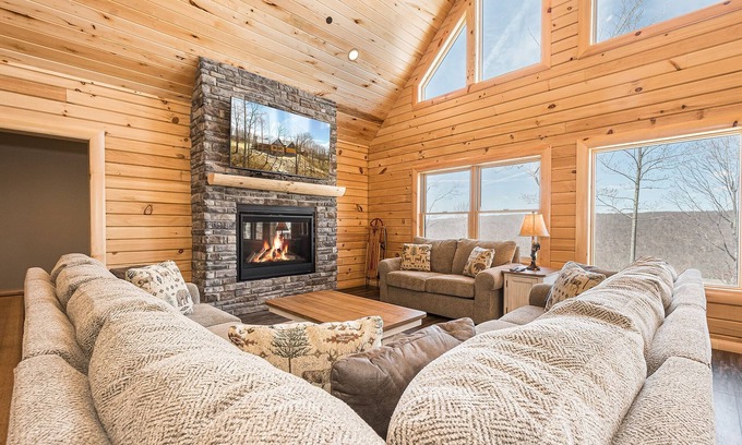 McHenry House | Mountain Crest Lodge | Golf, Skiing, New Home!