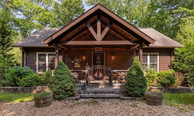 Deep Gap Cabin | Mountain Dazzzze - HOT TUB - Pets Ok - Hike - Fish