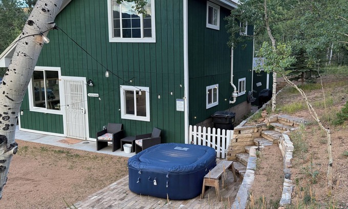 Bailey House | Mountain Escape Cabin with hottub. Pet Friendly!