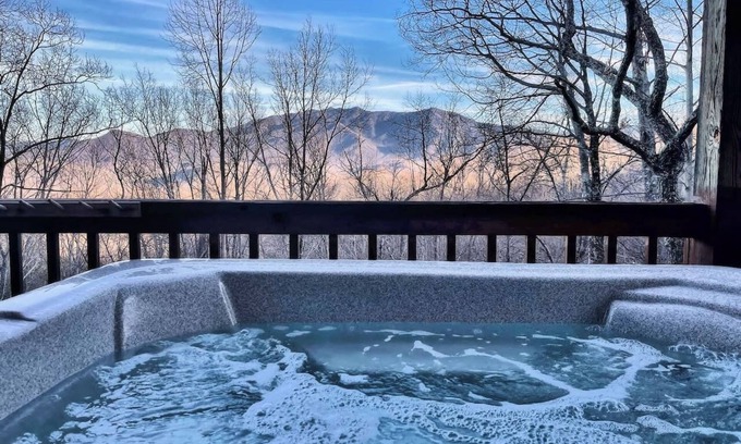 Chalet Village Cabin | Mountain Escape Chalet-Paradise!