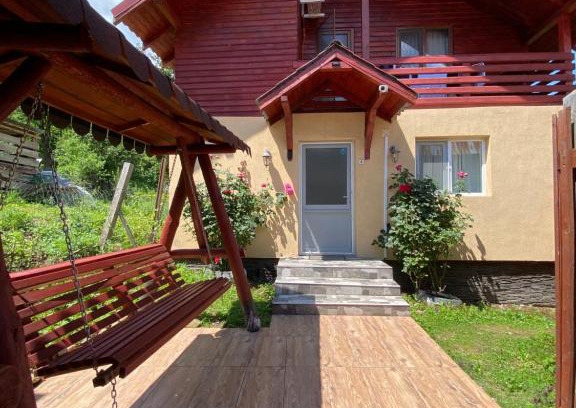 Malaia House | Mountain escape in Carpathian