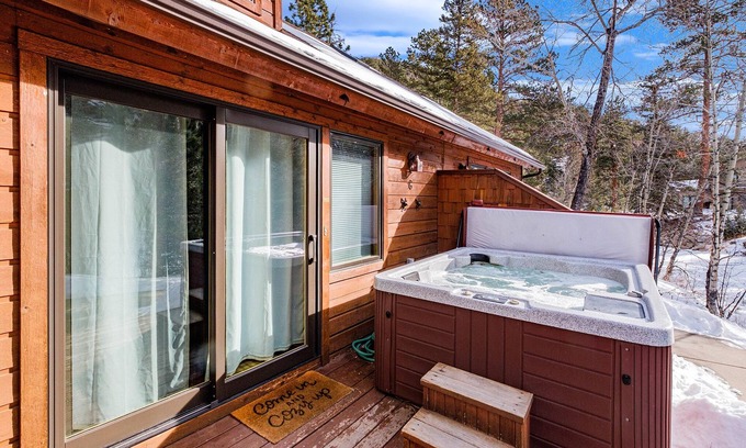 Estes Park Condo | Mountain Escape on Fall River w/HOT TUB!