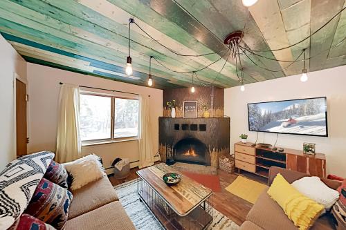 Arroyo Seco Apartment | Mountain Escape
